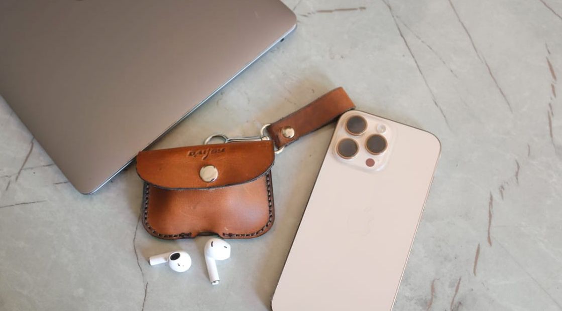 Earnest earbuds cover