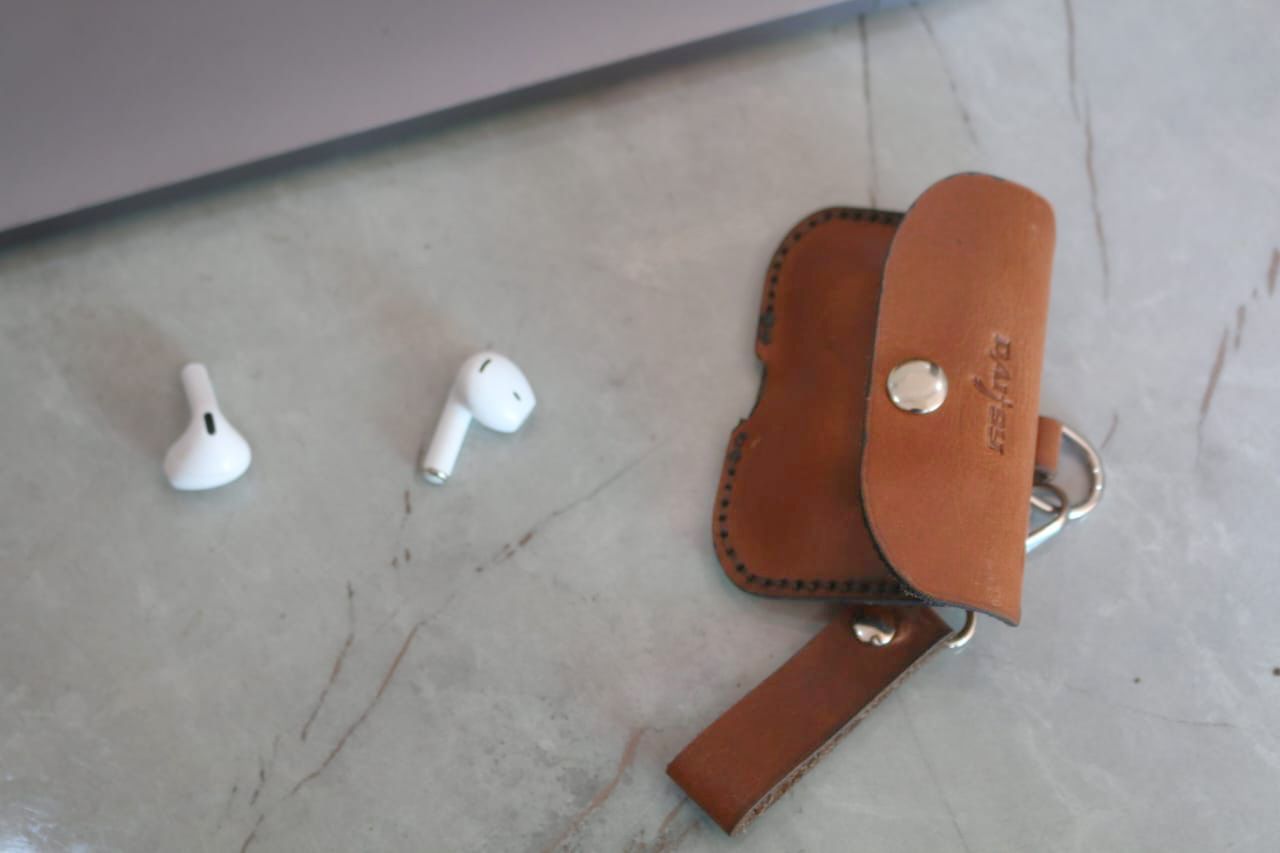 Earnest earbuds cover